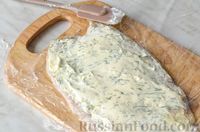 Фото приготовления рецепта: Фуршетные рулетики из сельди с плавленым сыром и солёными огурцами - шаг №8