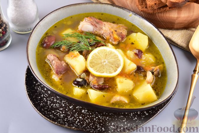 Фасолевый суп с грибами и свининой