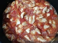 Фото приготовления рецепта: Гречка с куриным филе и помидорами - шаг №6