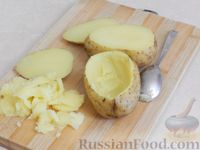 Фото приготовления рецепта: Яичница в картофеле - шаг №3