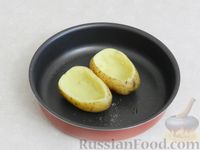 Фото приготовления рецепта: Яичница в картофеле - шаг №4