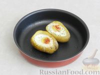 Фото приготовления рецепта: Яичница в картофеле - шаг №7