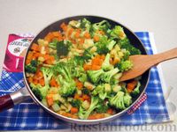 Фото приготовления рецепта: Крем-суп из брокколи и тыквы с курицей и сухариками - шаг №8