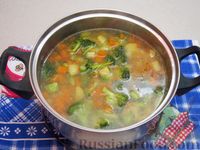 Фото приготовления рецепта: Крем-суп из брокколи и тыквы с курицей и сухариками - шаг №12