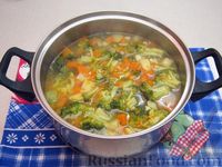 Фото приготовления рецепта: Крем-суп из брокколи и тыквы с курицей и сухариками - шаг №13