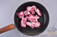 Фото приготовления рецепта: Фасолевый суп со свиными рёбрышками и шампиньонами - шаг №4