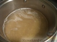 Фото приготовления рецепта: Каша из пшеницы с тунцом и кабачком - шаг №3