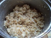 Фото приготовления рецепта: Каша из пшеницы с тунцом и кабачком - шаг №4