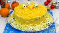 Фото к рецепту: Новогодний слоёный салат "Мышки" с курицей, сыром и овощами