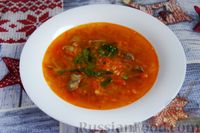 Фото к рецепту: Капустный суп с чечевицей и куриными потрошками