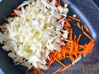 Фото приготовления рецепта: Овощное рагу из картошки, капусты и кабачков - шаг №3