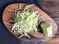 Фото приготовления рецепта: Овощное рагу из картошки, капусты и кабачков - шаг №6
