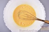 Фото приготовления рецепта: Омлет с лавашом, ветчиной, плавленым сыром и помидором - шаг №5