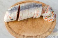 Фото приготовления рецепта: Закуска из сельди со сметаной, сладким перцем, маринованным огурцом и морковью - шаг №21