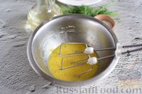 Фото приготовления рецепта: Сэндвич с яйцом, сыром и помидорами - шаг №3