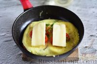 Фото приготовления рецепта: Сэндвич с яйцом, сыром и помидорами - шаг №9