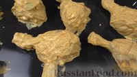 Фото приготовления рецепта: Запечённые куриные голени  в сметанно-чесночном маринаде - шаг №5