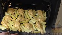 Фото приготовления рецепта: Запечённые куриные голени  в сметанно-чесночном маринаде - шаг №8