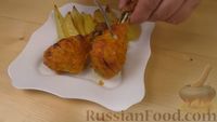 Фото приготовления рецепта: Запечённые куриные голени  в сметанно-чесночном маринаде - шаг №9