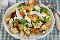 Фото к рецепту: Салат с грушей, сыром фета и сухариками
