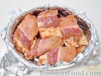 Фото приготовления рецепта: Запечённые свиные ребрышки в томатном маринаде - шаг №8