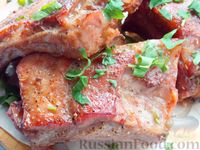 Фото приготовления рецепта: Запечённые свиные ребрышки в томатном маринаде - шаг №13
