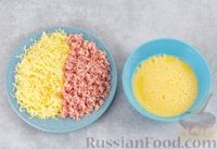 Фото приготовления рецепта: Яичные конвертики с сыром и ветчиной - шаг №2