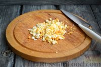 Фото приготовления рецепта: Сэндвичи с капустой, варёным яйцом и сыром - шаг №5