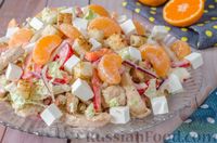 Фото к рецепту: Салат с курицей, овощами, мандаринами и фетой