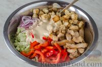 Фото приготовления рецепта: Салат с курицей, овощами, мандаринами и фетой - шаг №18