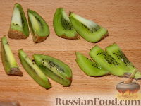 Фото приготовления рецепта: Простой фруктовый салат - шаг №4