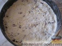 Фото приготовления рецепта: Быстрый пирог с брусникой - шаг №8