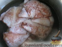Фото приготовления рецепта: Салат из кальмаров с кукурузой - шаг №4