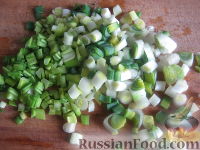 Фото приготовления рецепта: Гороховый суп с курицей и рисом - шаг №6