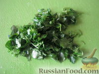 Фото приготовления рецепта: Салат из кальмаров с кукурузой - шаг №10