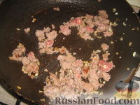 Фото приготовления рецепта: Ракушки, фаршированые грибами и домашними колбасками - шаг №2