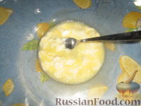 Фото приготовления рецепта: Несладкий "кекс" с сыром и колбасой - шаг №1