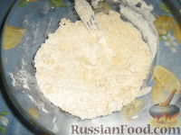 Фото приготовления рецепта: Несладкий "кекс" с сыром и колбасой - шаг №2