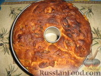 Фото приготовления рецепта: Несладкий "кекс" с сыром и колбасой - шаг №10
