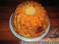 Фото приготовления рецепта: Несладкий "кекс" с сыром и колбасой - шаг №11