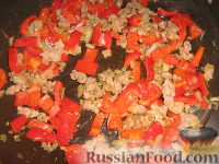 Фото приготовления рецепта: Паста (фузилли) с болгарским перцем и маскарпоне - шаг №3