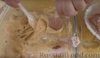 Фото приготовления рецепта: Запечённые куриные голени  в сметанно-чесночном маринаде - шаг №4