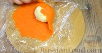 Фото приготовления рецепта: Закуска "Мандаринки" из моркови, сыра и яиц - шаг №7