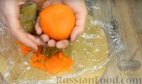 Фото приготовления рецепта: Закуска "Мандаринки" из моркови, сыра и яиц - шаг №8