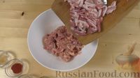 Фото приготовления рецепта: Слоёный салат с рыбными консервами, картофелем, огурцами и яйцами - шаг №14