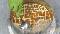Фото приготовления рецепта: Слоёный салат "Лесная поляна" с маринованными опятами и копчёной курицей - шаг №21