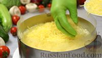 Фото приготовления рецепта: Слоёный салат "Лесная поляна" с маринованными опятами и копчёной курицей - шаг №27