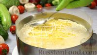 Фото приготовления рецепта: Слоёный салат "Лесная поляна" с маринованными опятами и копчёной курицей - шаг №28