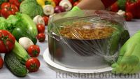 Фото приготовления рецепта: Слоёный салат "Лесная поляна" с маринованными опятами и копчёной курицей - шаг №33