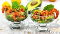Фото к рецепту: Салат с креветками, авокадо и кедровыми орешками